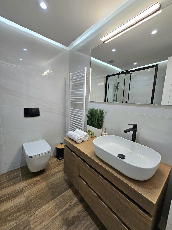 Modern Garden View Apt In Voula, Athens - Luxe ภายนอก รูปภาพ