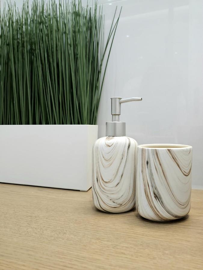 Modern Garden View Apt In Voula, Athens - Luxe ภายนอก รูปภาพ